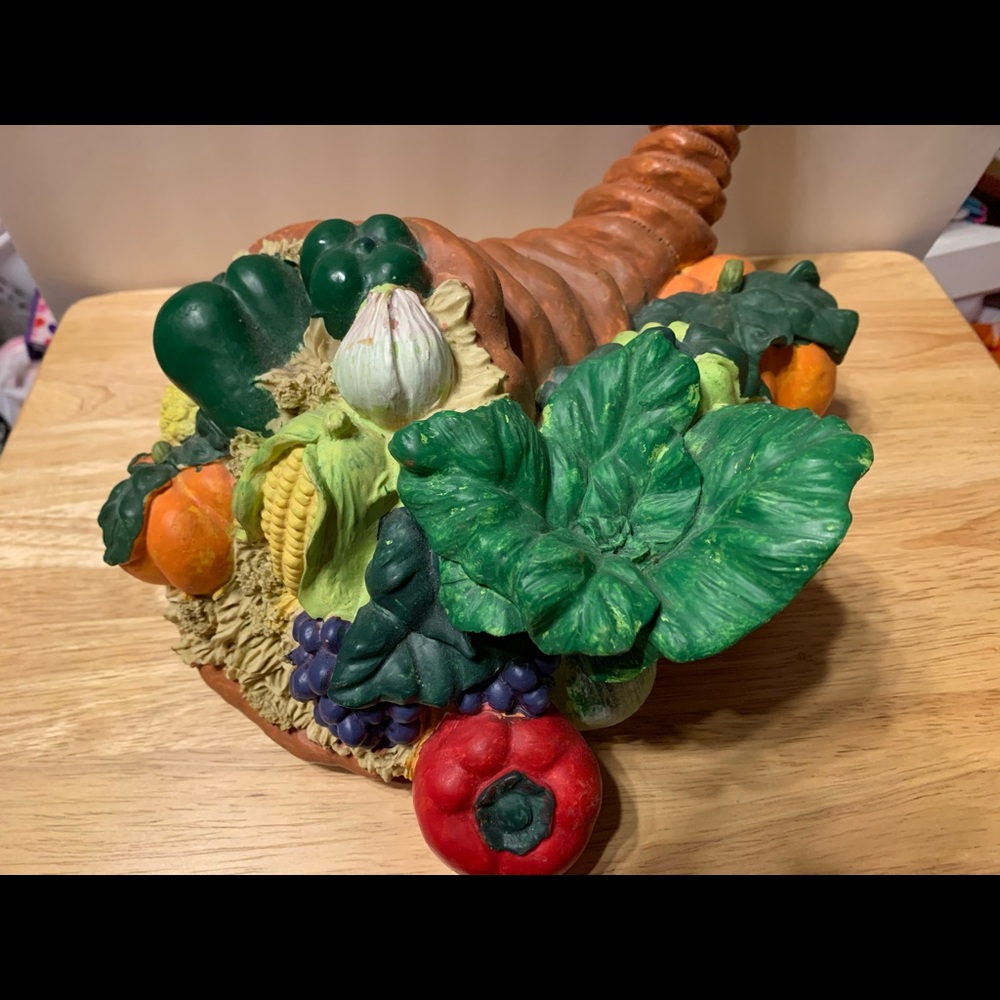 Festive Fall/Thanksgiving Cornucopia 🌽🥕 - Picture 3 of 8